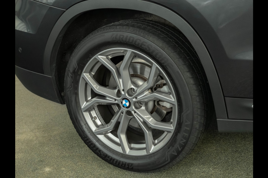BMW X3 xDrive30i xLine - Pano - Trekhaak - Memoryzetel - Camera - Head-Up