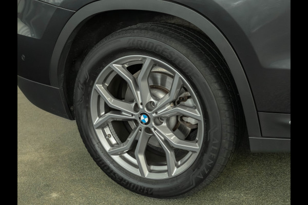 BMW X3 xDrive30i xLine - Pano - Trekhaak - Memoryzetel - Camera - Head-Up