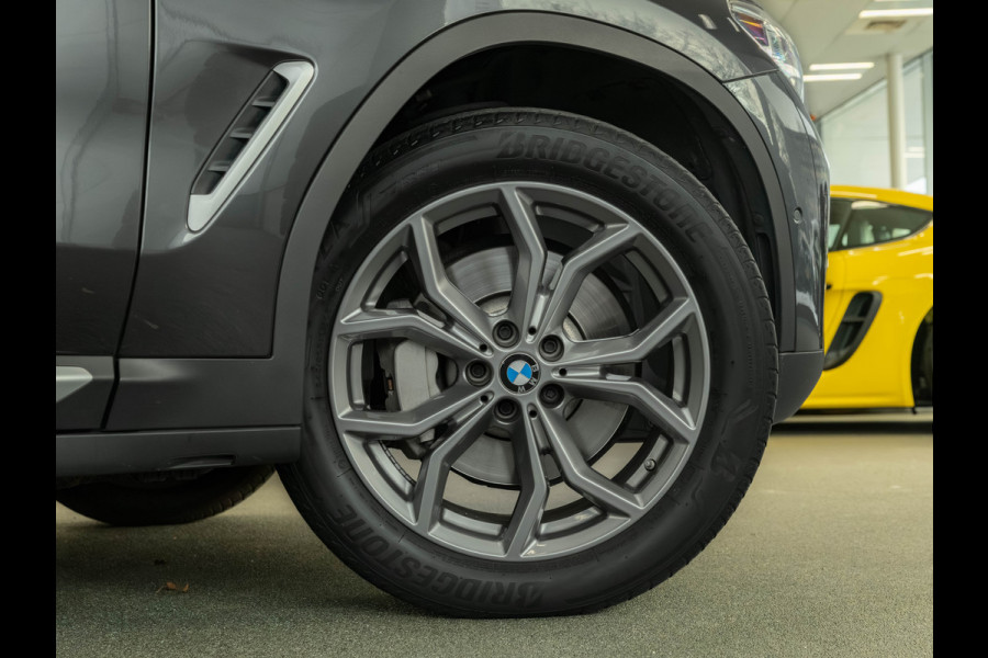 BMW X3 xDrive30i xLine - Pano - Trekhaak - Memoryzetel - Camera - Head-Up
