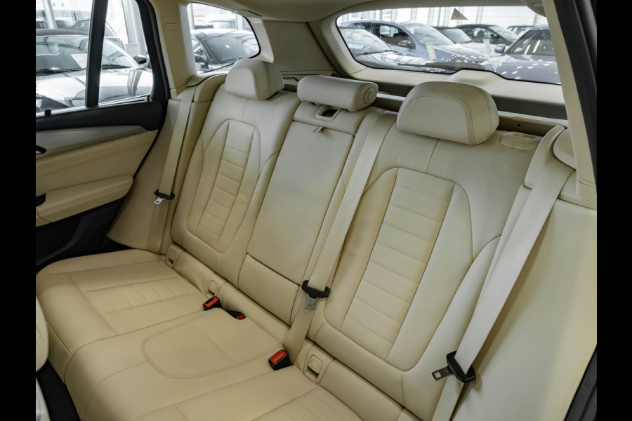 BMW X3 xDrive30i xLine - Pano - Trekhaak - Memoryzetel - Camera - Head-Up