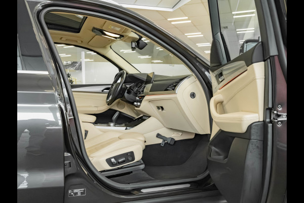 BMW X3 xDrive30i xLine - Pano - Trekhaak - Memoryzetel - Camera - Head-Up