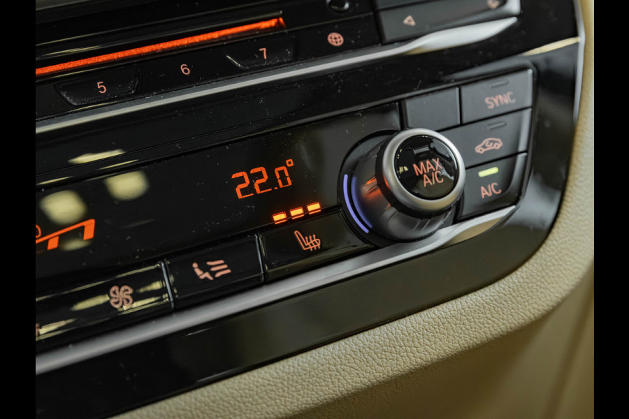 BMW X3 xDrive30i xLine - Pano - Trekhaak - Memoryzetel - Camera - Head-Up