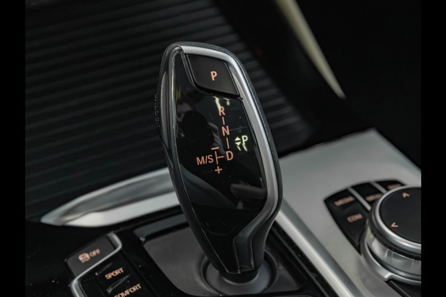 BMW X3 xDrive30i xLine - Pano - Trekhaak - Memoryzetel - Camera - Head-Up