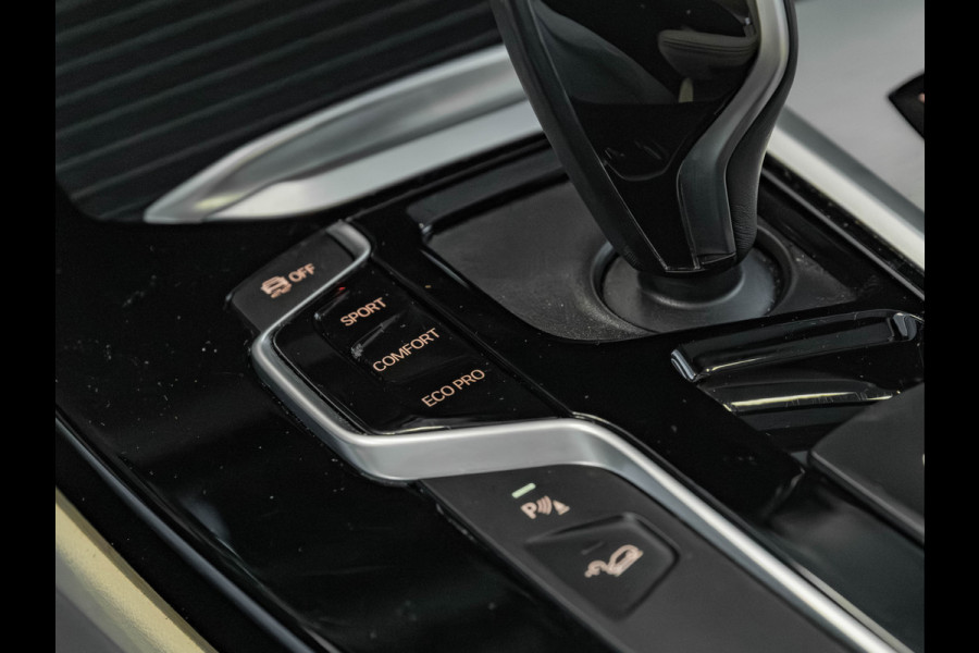 BMW X3 xDrive30i xLine - Pano - Trekhaak - Memoryzetel - Camera - Head-Up