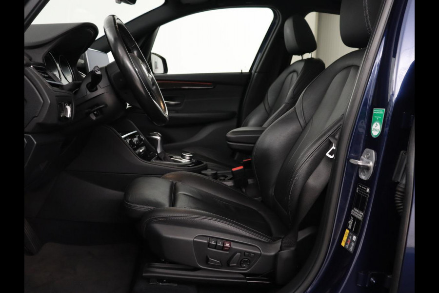 BMW 2 Serie Active Tourer 225xe iPerformance Luxury Line | Panoramadak | Stoelverwarming | Leder | Head-Up | Carplay | Stuurverwarming | Full LED | Harman/Kardon | Navigatie | Keyless | PHEV | Plug In