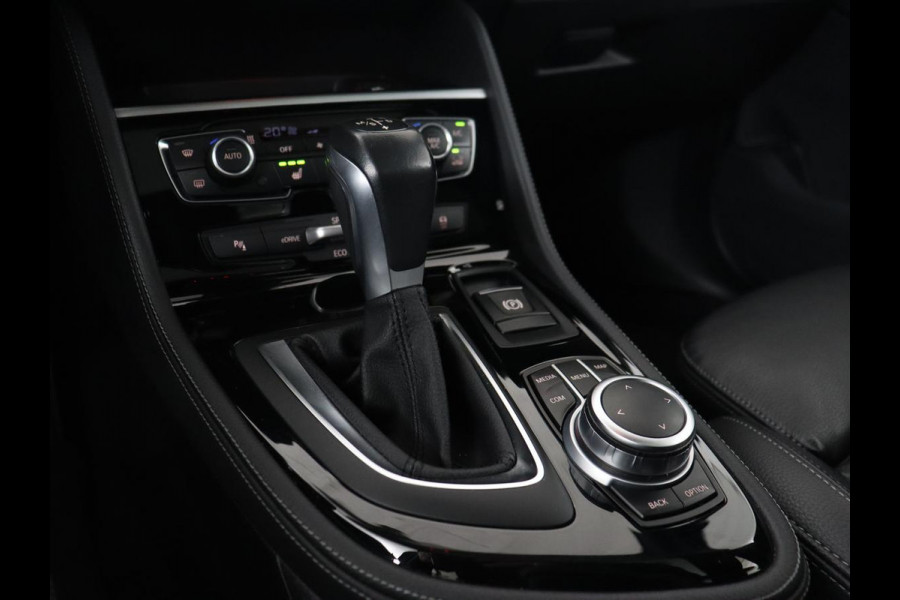 BMW 2 Serie Active Tourer 225xe iPerformance Luxury Line | Panoramadak | Stoelverwarming | Leder | Head-Up | Carplay | Stuurverwarming | Full LED | Harman/Kardon | Navigatie | Keyless | PHEV | Plug In