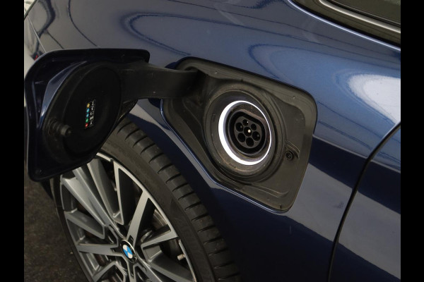 BMW 2 Serie Active Tourer 225xe iPerformance Luxury Line | Panoramadak | Stoelverwarming | Leder | Head-Up | Carplay | Stuurverwarming | Full LED | Harman/Kardon | Navigatie | Keyless | PHEV | Plug In