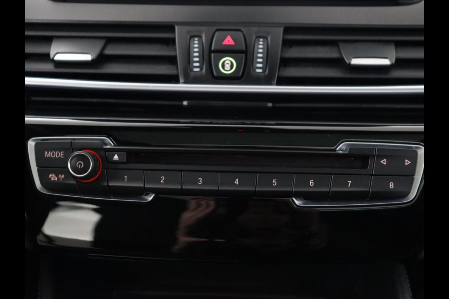 BMW 2 Serie Active Tourer 225xe iPerformance Luxury Line | Panoramadak | Stoelverwarming | Leder | Head-Up | Carplay | Stuurverwarming | Full LED | Harman/Kardon | Navigatie | Keyless | PHEV | Plug In