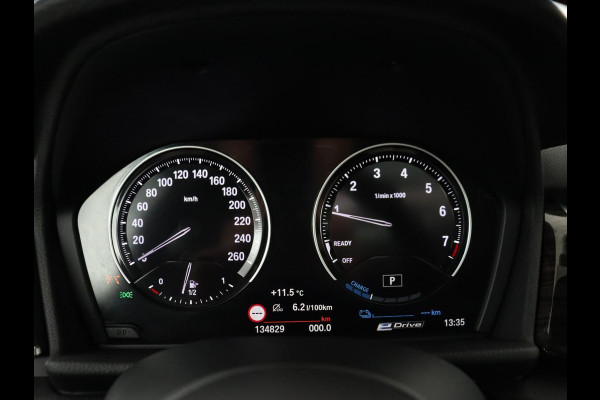 BMW 2 Serie Active Tourer 225xe iPerformance Luxury Line | Panoramadak | Stoelverwarming | Leder | Head-Up | Carplay | Stuurverwarming | Full LED | Harman/Kardon | Navigatie | Keyless | PHEV | Plug In