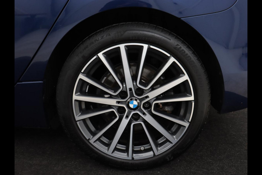 BMW 2 Serie Active Tourer 225xe iPerformance Luxury Line | Panoramadak | Stoelverwarming | Leder | Head-Up | Carplay | Stuurverwarming | Full LED | Harman/Kardon | Navigatie | Keyless | PHEV | Plug In