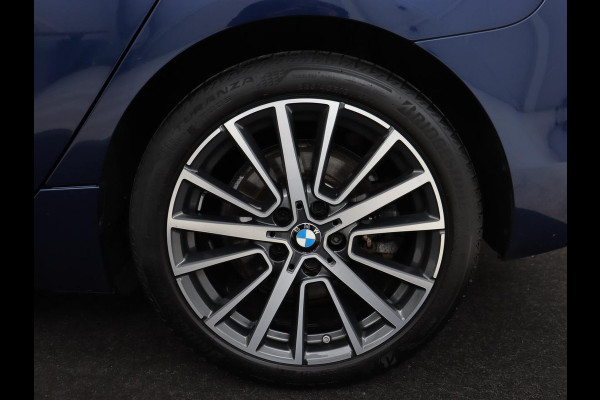 BMW 2 Serie Active Tourer 225xe iPerformance Luxury Line | Panoramadak | Stoelverwarming | Leder | Head-Up | Carplay | Stuurverwarming | Full LED | Harman/Kardon | Navigatie | Keyless | PHEV | Plug In