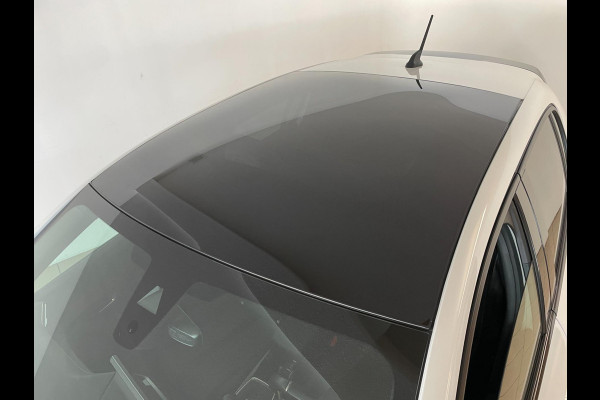 Peugeot 208 1.2 PureTech GT Pack PANO AIRCO NAVI CRUISE BLUETOOTH LED PARELMOER PRIVACYGLAS ZEER NETTE AUTO