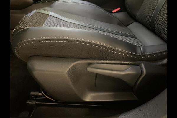 Peugeot 208 1.2 PureTech GT Pack PANO AIRCO NAVI CRUISE BLUETOOTH LED PARELMOER PRIVACYGLAS ZEER NETTE AUTO
