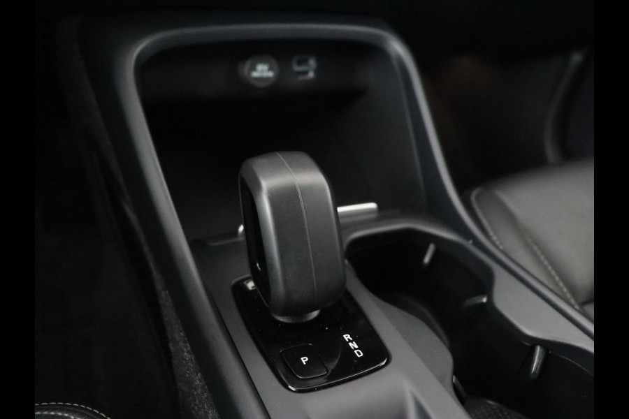 Volvo XC40 1.5 T4 Recharge Inscription | Leder | Stoel & stuurverwarming | Camera | Carplay | Navigatie | 18'' | Cruise control | Full LED | PHEV | Plug In