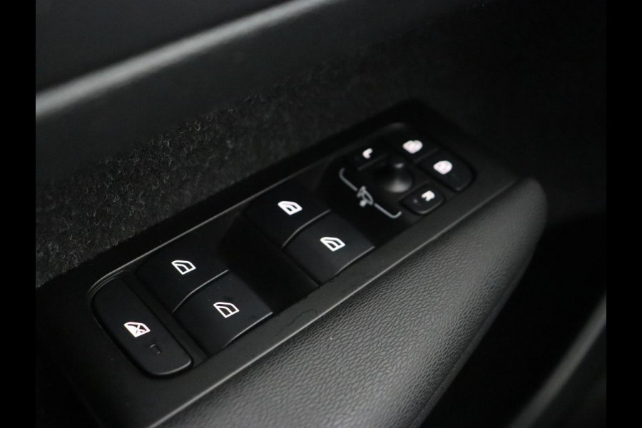 Volvo XC40 1.5 T4 Recharge Inscription | Leder | Stoel & stuurverwarming | Camera | Carplay | Navigatie | 18'' | Cruise control | Full LED | PHEV | Plug In