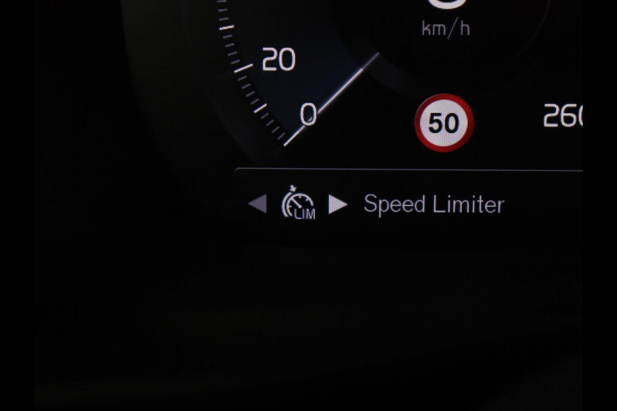 Volvo XC40 1.5 T4 Recharge Inscription | Leder | Stoel & stuurverwarming | Camera | Carplay | Navigatie | 18'' | Cruise control | Full LED | PHEV | Plug In