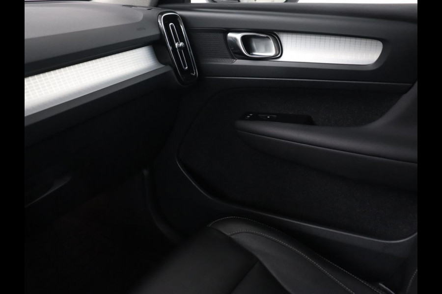 Volvo XC40 1.5 T4 Recharge Inscription | Leder | Stoel & stuurverwarming | Camera | Carplay | Navigatie | 18'' | Cruise control | Full LED | PHEV | Plug In