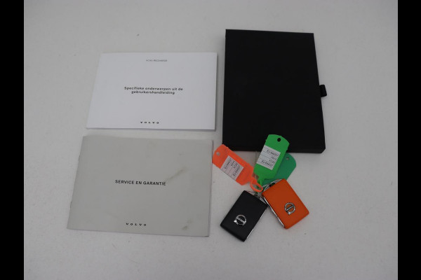 Volvo XC40 1.5 T4 Recharge Inscription | Leder | Stoel & stuurverwarming | Camera | Carplay | Navigatie | 18'' | Cruise control | Full LED | PHEV | Plug In