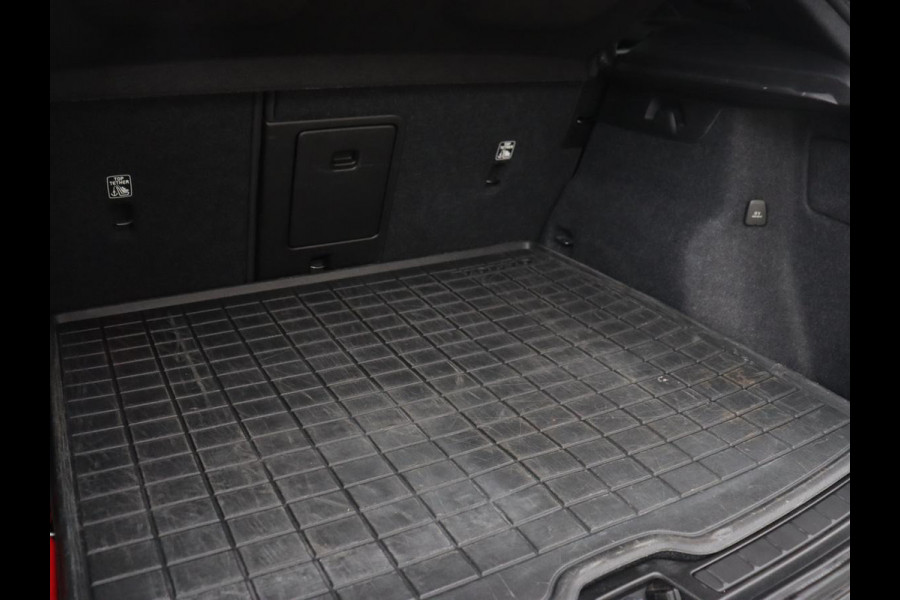 Volvo XC40 1.5 T4 Recharge Inscription | Leder | Stoel & stuurverwarming | Camera | Carplay | Navigatie | 18'' | Cruise control | Full LED | PHEV | Plug In