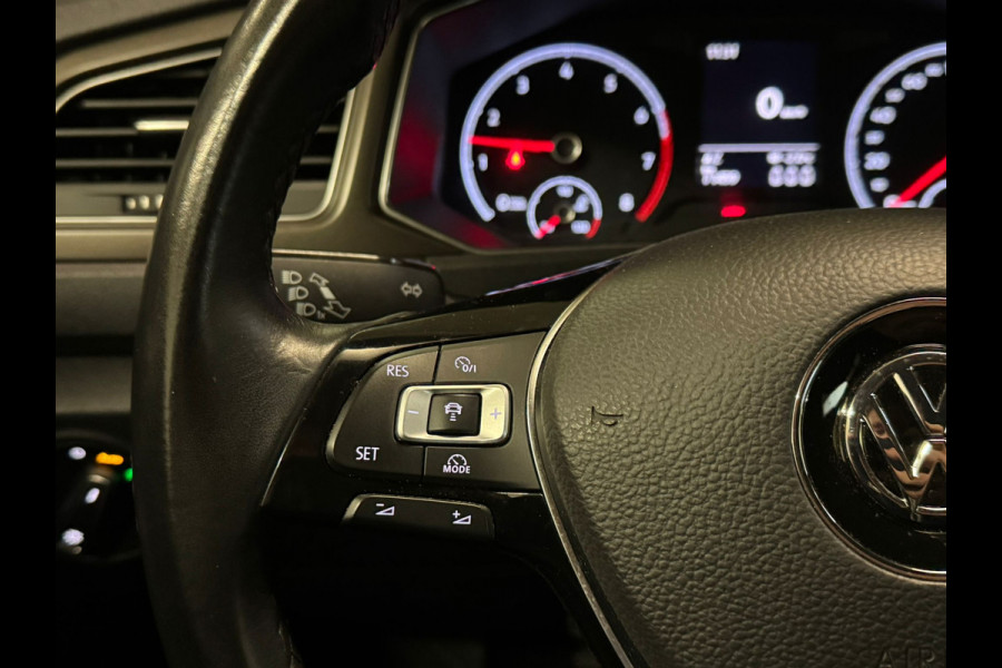 Volkswagen T-Roc TSI 115PK STYLE TREKHAAK/PDC/NAVI/ACC