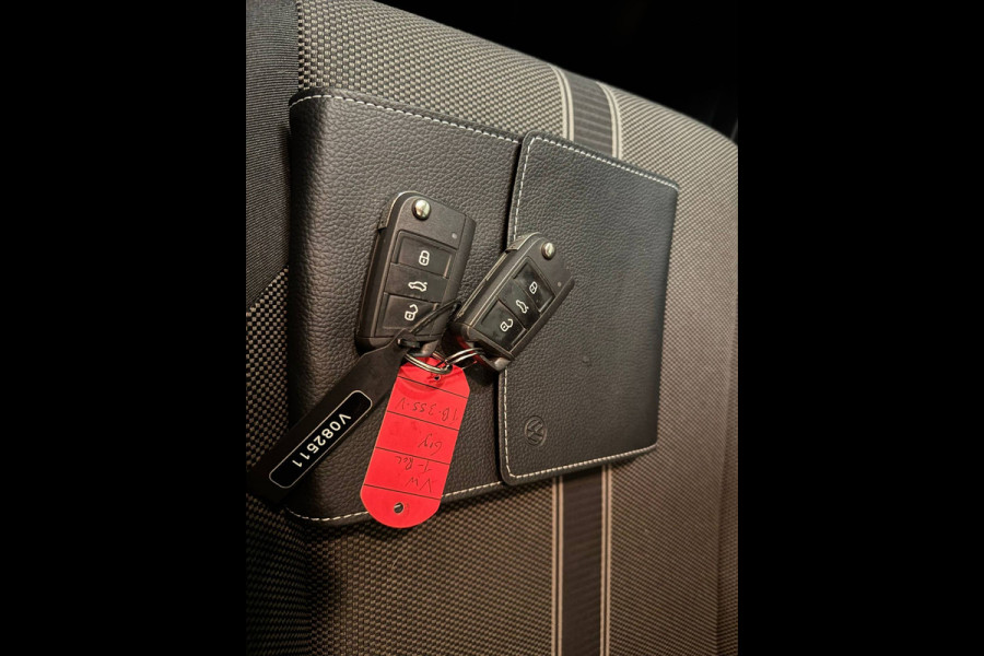 Volkswagen T-Roc TSI 115PK STYLE TREKHAAK/PDC/NAVI/ACC