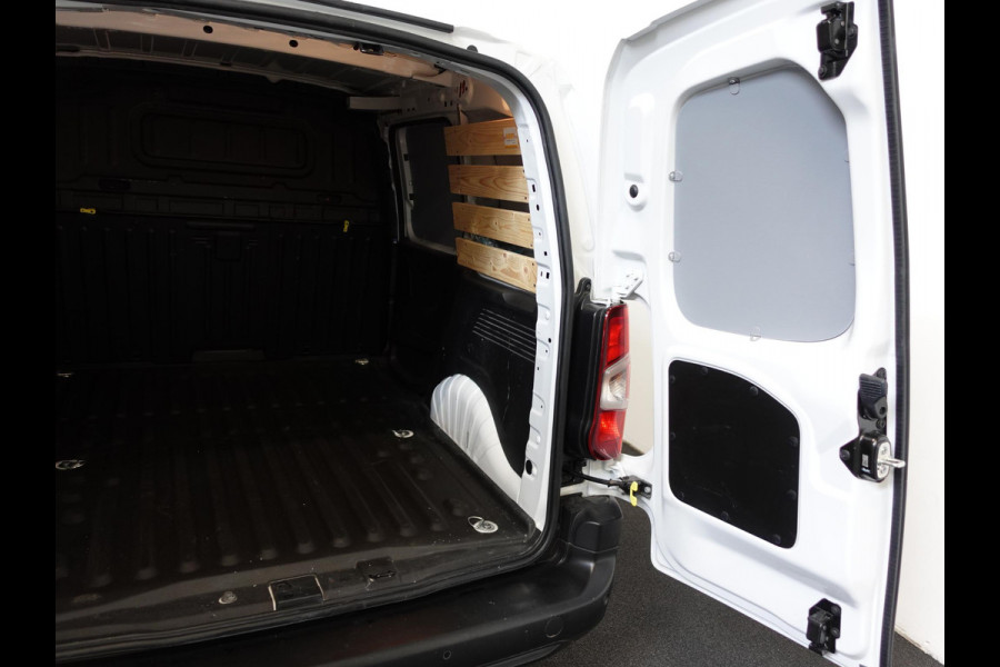 Opel Combo 102pk L1H1 Navi Apple Carplay/Android Auto Trekhaak Cruise Control Airco Parkeersensoren