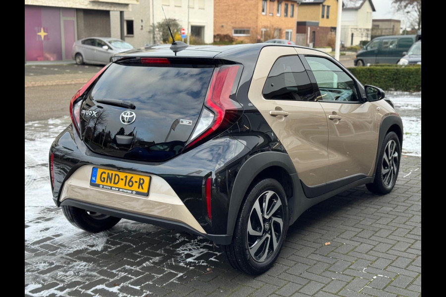 Toyota Aygo X 1.0 VVT-i Automaat Pulse | Stoelverwarming, Airconditioning, Apple CarPlay/Android Auto, Bi-Tone, 17 inch Lichtmetalen velgen
