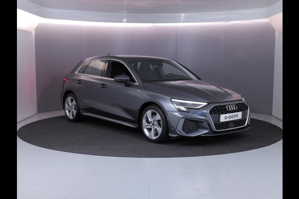 Audi A3 Sportback 30 TFSI S edition 110 pk S-tronic | Navigatie | Parkeersensoren achter | Apple Carplay/Android Auto | LED koplampen | S-Line |