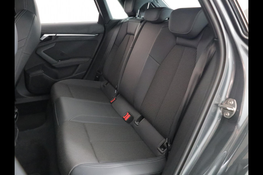 Audi A3 Sportback 30 TFSI S edition 110 pk S-tronic | Navigatie | Parkeersensoren achter | Apple Carplay/Android Auto | LED koplampen | S-Line |