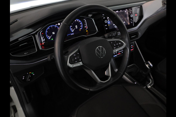 Volkswagen Taigo 1.0 TSI Style 110 pk Automaat (DSG) | Navigatie | Panoramadak | Trekhaak (afneembaar) | Parkeersensoren | Stoelverwarming |