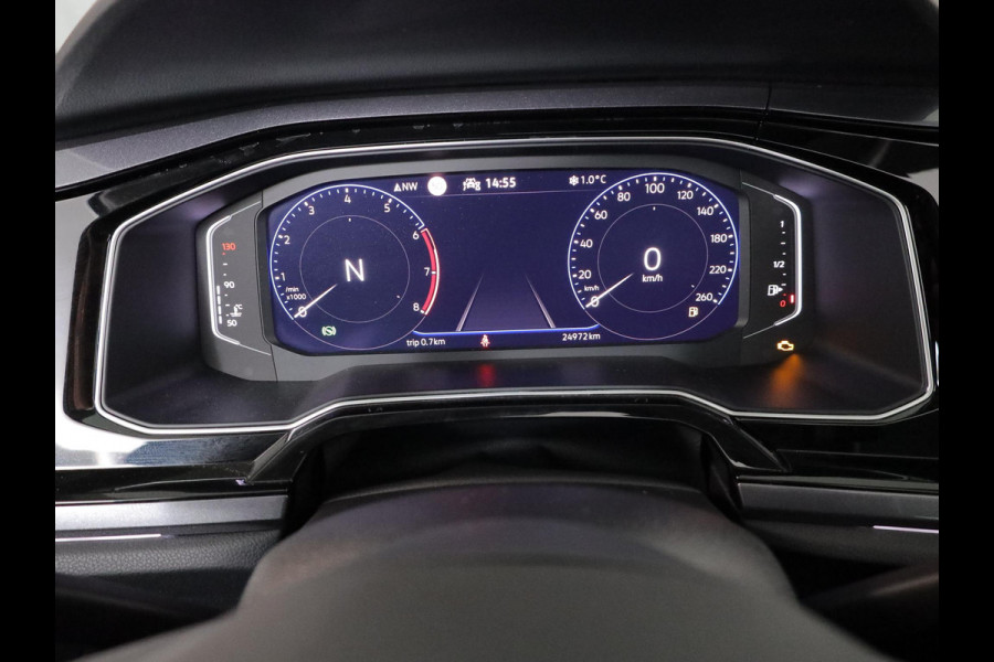 Volkswagen Taigo 1.0 TSI Style 110 pk Automaat (DSG) | Navigatie | Panoramadak | Trekhaak (afneembaar) | Parkeersensoren | Stoelverwarming |