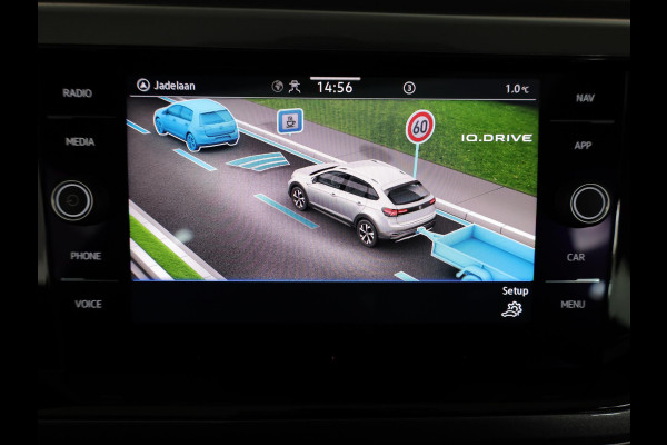 Volkswagen Taigo 1.0 TSI Style 110 pk Automaat (DSG) | Navigatie | Panoramadak | Trekhaak (afneembaar) | Parkeersensoren | Stoelverwarming |