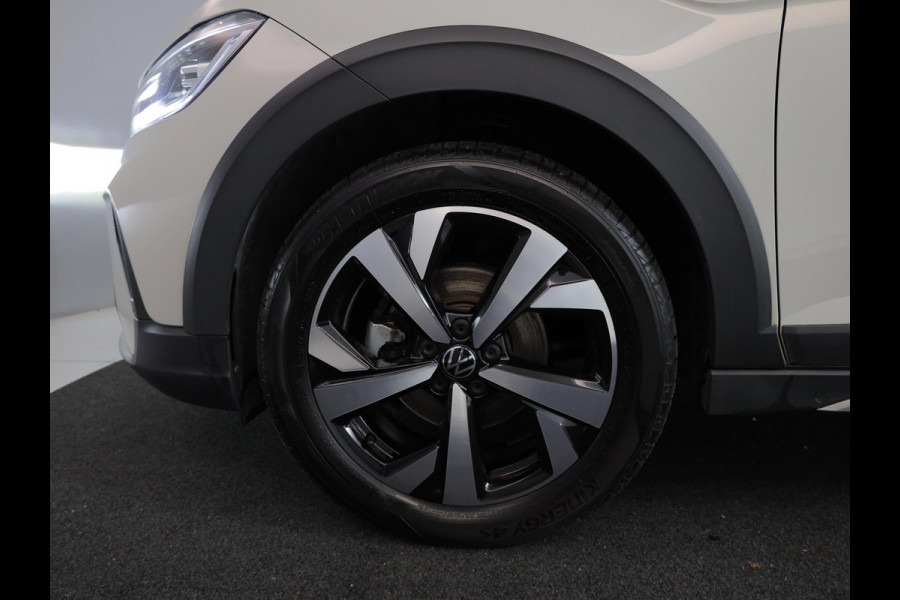 Volkswagen Taigo 1.0 TSI Style 110 pk Automaat (DSG) | Navigatie | Panoramadak | Trekhaak (afneembaar) | Parkeersensoren | Stoelverwarming |