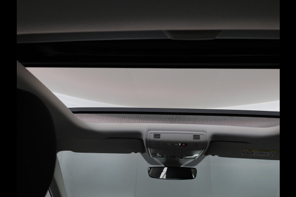 Volkswagen Taigo 1.0 TSI Style 110 pk Automaat (DSG) | Navigatie | Panoramadak | Trekhaak (afneembaar) | Parkeersensoren | Stoelverwarming |