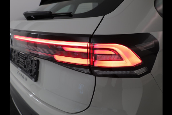 Volkswagen Taigo 1.0 TSI Style 110 pk Automaat (DSG) | Navigatie | Panoramadak | Trekhaak (afneembaar) | Parkeersensoren | Stoelverwarming |