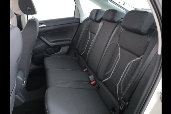 Volkswagen Taigo 1.0 TSI Style 110 pk Automaat (DSG) | Navigatie | Panoramadak | Trekhaak (afneembaar) | Parkeersensoren | Stoelverwarming |