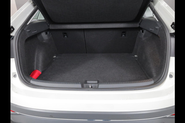 Volkswagen Taigo 1.0 TSI Style 110 pk Automaat (DSG) | Navigatie | Panoramadak | Trekhaak (afneembaar) | Parkeersensoren | Stoelverwarming |