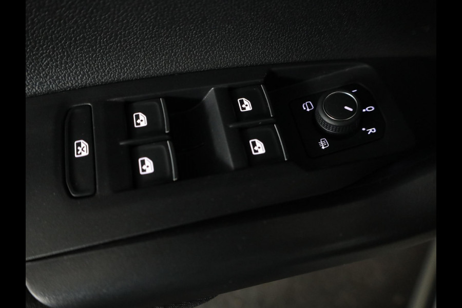 Volkswagen Taigo 1.0 TSI Style 110 pk Automaat (DSG) | Navigatie | Panoramadak | Trekhaak (afneembaar) | Parkeersensoren | Stoelverwarming |