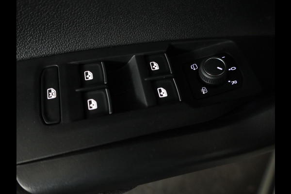 Volkswagen Taigo 1.0 TSI Style 110 pk Automaat (DSG) | Navigatie | Panoramadak | Trekhaak (afneembaar) | Parkeersensoren | Stoelverwarming |