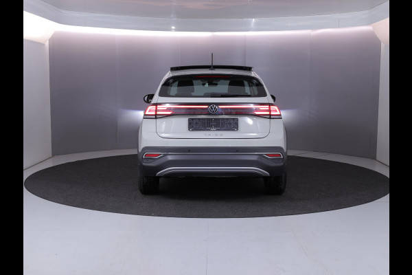 Volkswagen Taigo 1.0 TSI Style 110 pk Automaat (DSG) | Navigatie | Panoramadak | Trekhaak (afneembaar) | Parkeersensoren | Stoelverwarming |