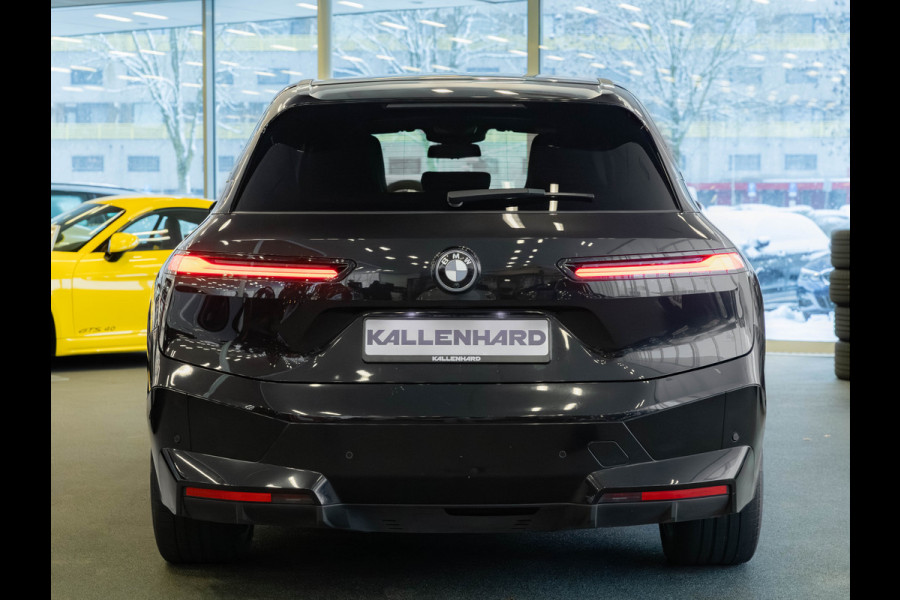 BMW iX xDrive50 - Sportpakket - Pano - Driving Ass Prof - Harman Kardon - 112 kWh