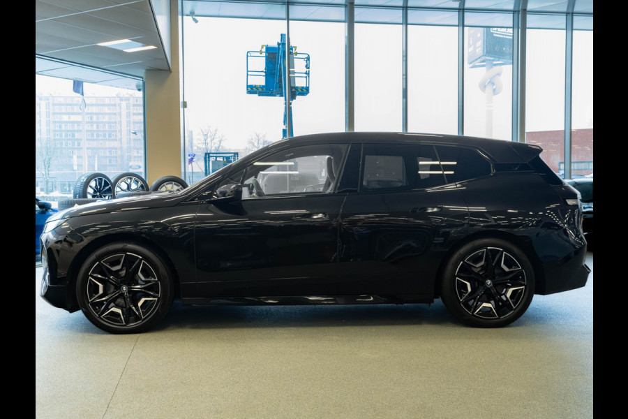 BMW iX xDrive50 - Sportpakket - Pano - Driving Ass Prof - Harman Kardon - 112 kWh