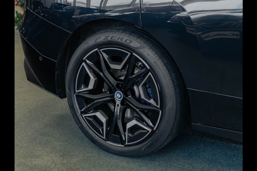 BMW iX xDrive50 - Sportpakket - Pano - Driving Ass Prof - Harman Kardon - 112 kWh