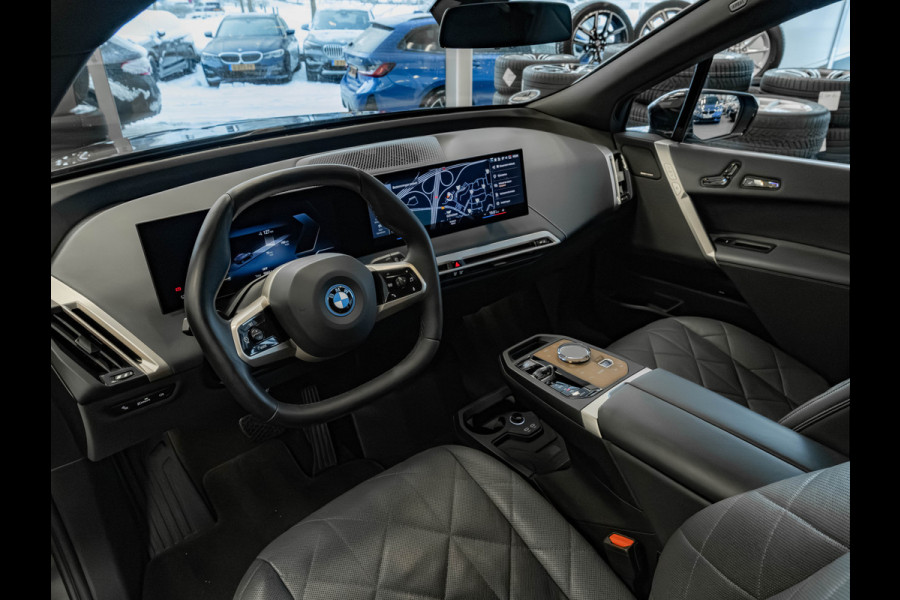 BMW iX xDrive50 - Sportpakket - Pano - Driving Ass Prof - Harman Kardon - 112 kWh