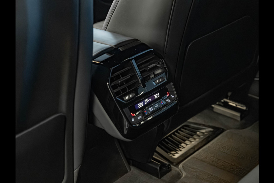 BMW iX xDrive50 - Sportpakket - Pano - Driving Ass Prof - Harman Kardon - 112 kWh