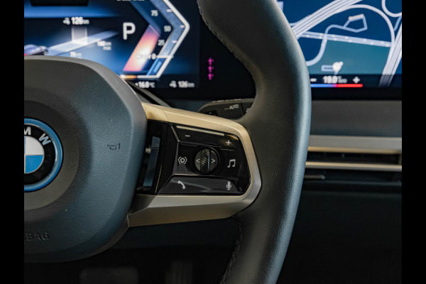 BMW iX xDrive50 - Sportpakket - Pano - Driving Ass Prof - Harman Kardon - 112 kWh