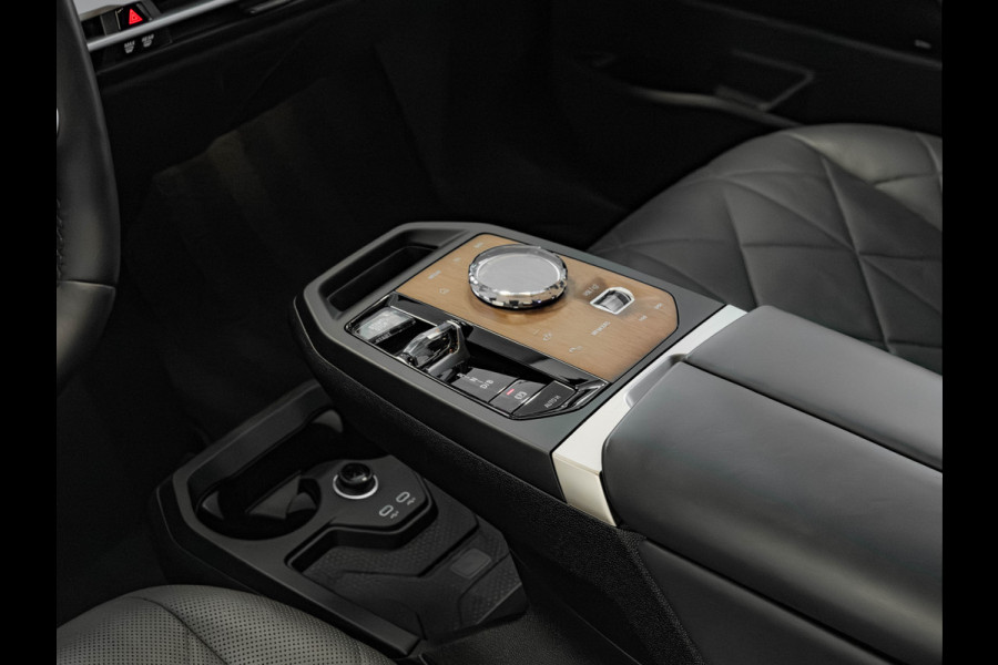 BMW iX xDrive50 - Sportpakket - Pano - Driving Ass Prof - Harman Kardon - 112 kWh