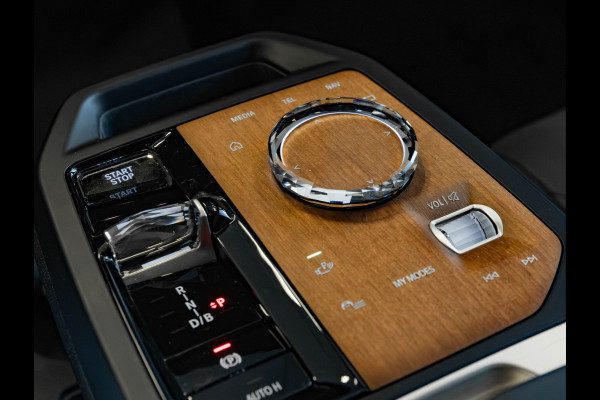 BMW iX xDrive50 - Sportpakket - Pano - Driving Ass Prof - Harman Kardon - 112 kWh