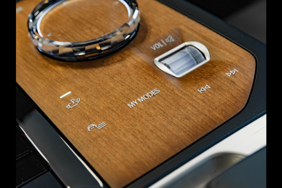 BMW iX xDrive50 - Sportpakket - Pano - Driving Ass Prof - Harman Kardon - 112 kWh