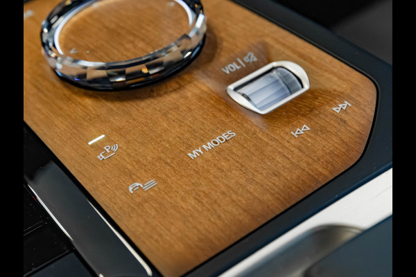 BMW iX xDrive50 - Sportpakket - Pano - Driving Ass Prof - Harman Kardon - 112 kWh